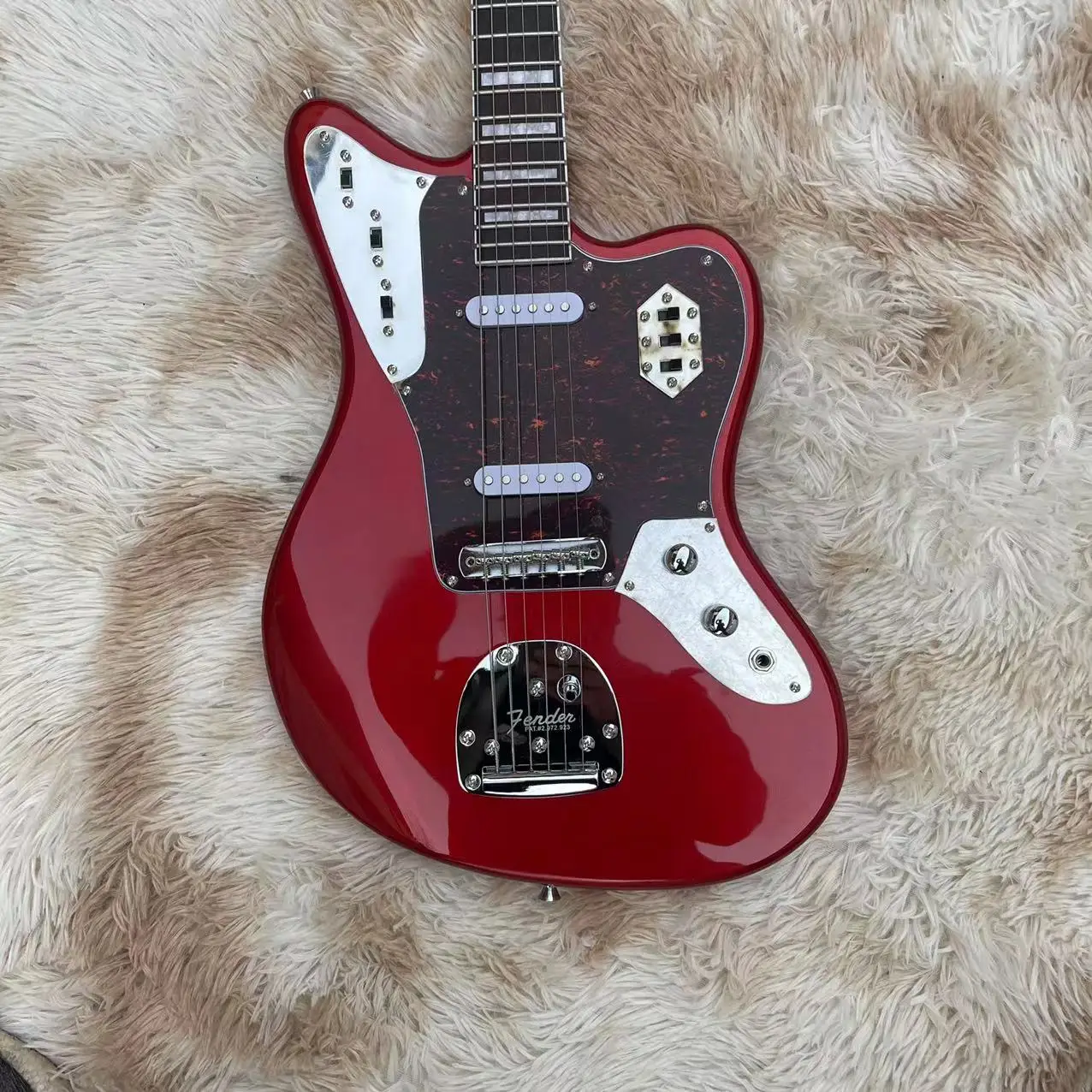 Jaguar 6-string padalinta elektrinė gitara, metallic raudonos, blizgančios, laivybos nekilnojamojo nuotraukas, pritaikoma, nemokamas pristatymas į namus
